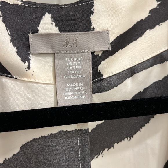 Patterned Wrap Front Blouse - Picture 7 of 7